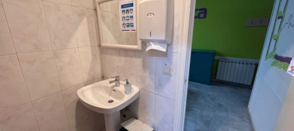 180m² Commercial property in Leon, Spain No. 29092 10