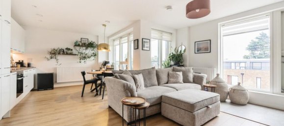 2 bedrooms Apartment in London, United Kingdom No. 13458 3