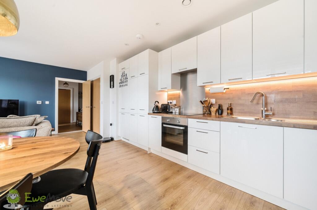 2 bedrooms Apartment in London, United Kingdom No. 13458