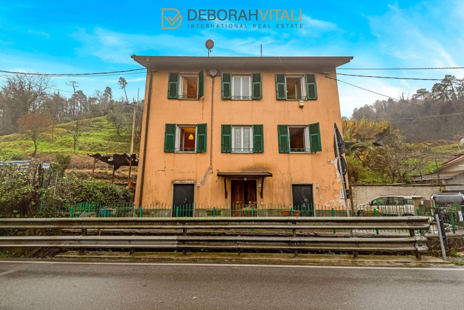 Villa de 4 dormitorios en Vezzano Ligure, Italy No. 152552
