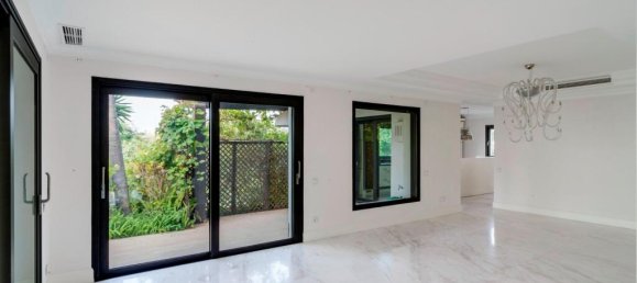 6 bedrooms Villa in Marbella, Spain No. 99433 3