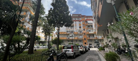 3 bedrooms Apartment in Naples, Italy No. 191951 8