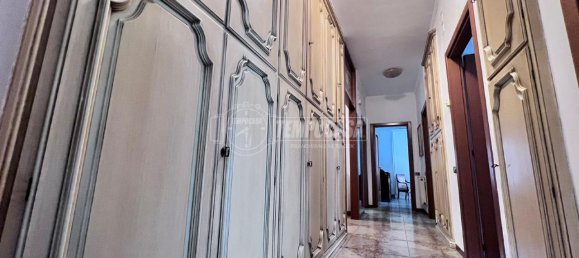 3 bedrooms Apartment in Naples, Italy No. 191951 13