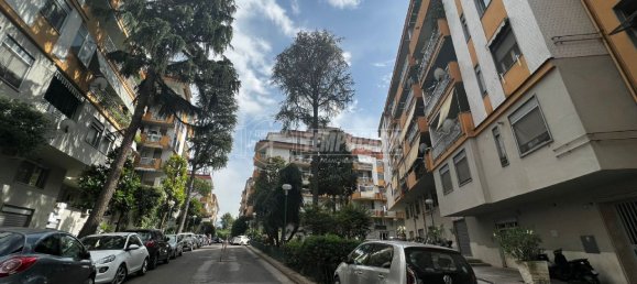 3 bedrooms Apartment in Naples, Italy No. 191951 5