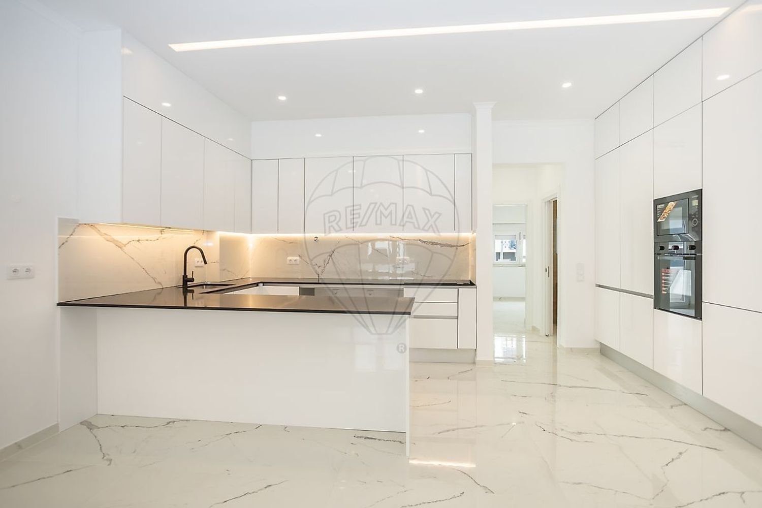 96m² Commercial property in Seixal, Portugal No. 282334