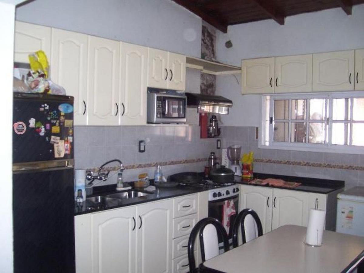 3 bedrooms House in Esteban Echeverria, Argentina No. 66266