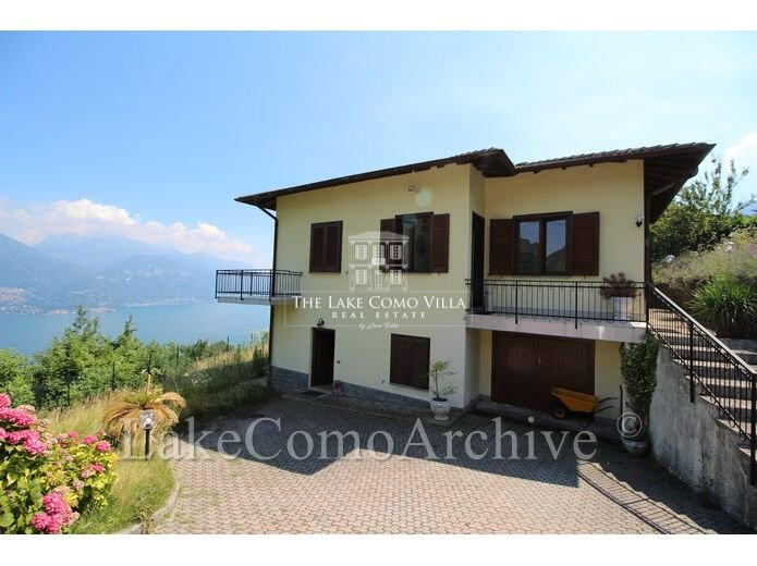 Villa de 4 dormitorios en Plesio, Italy No. 183285