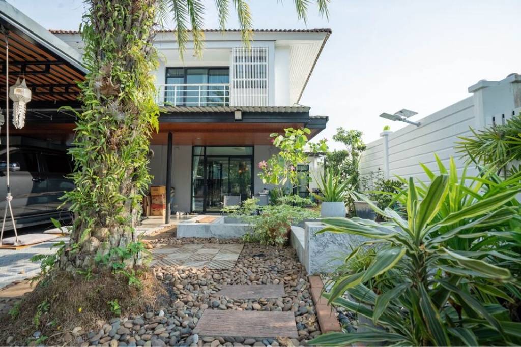 Casa de 4 dormitorios en Kathu, Thailand No. 13130