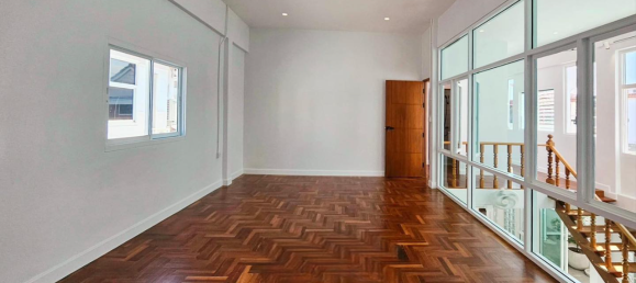 3 bedrooms Cafe / restaurant in Bangkok, Thailand No. 21621 4