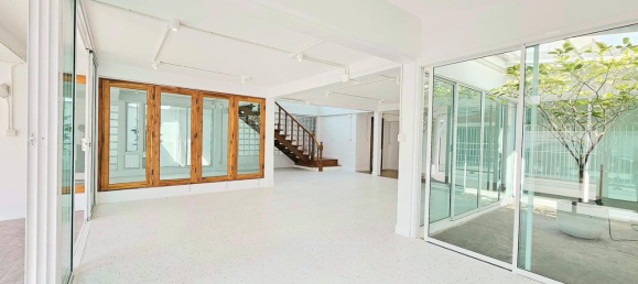 3 bedrooms Cafe / restaurant in Bangkok, Thailand No. 21621 6