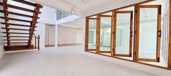 3 bedrooms Cafe / restaurant in Bangkok, Thailand No. 21621 21