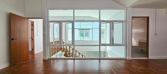 3 bedrooms Cafe / restaurant in Bangkok, Thailand No. 21621 8