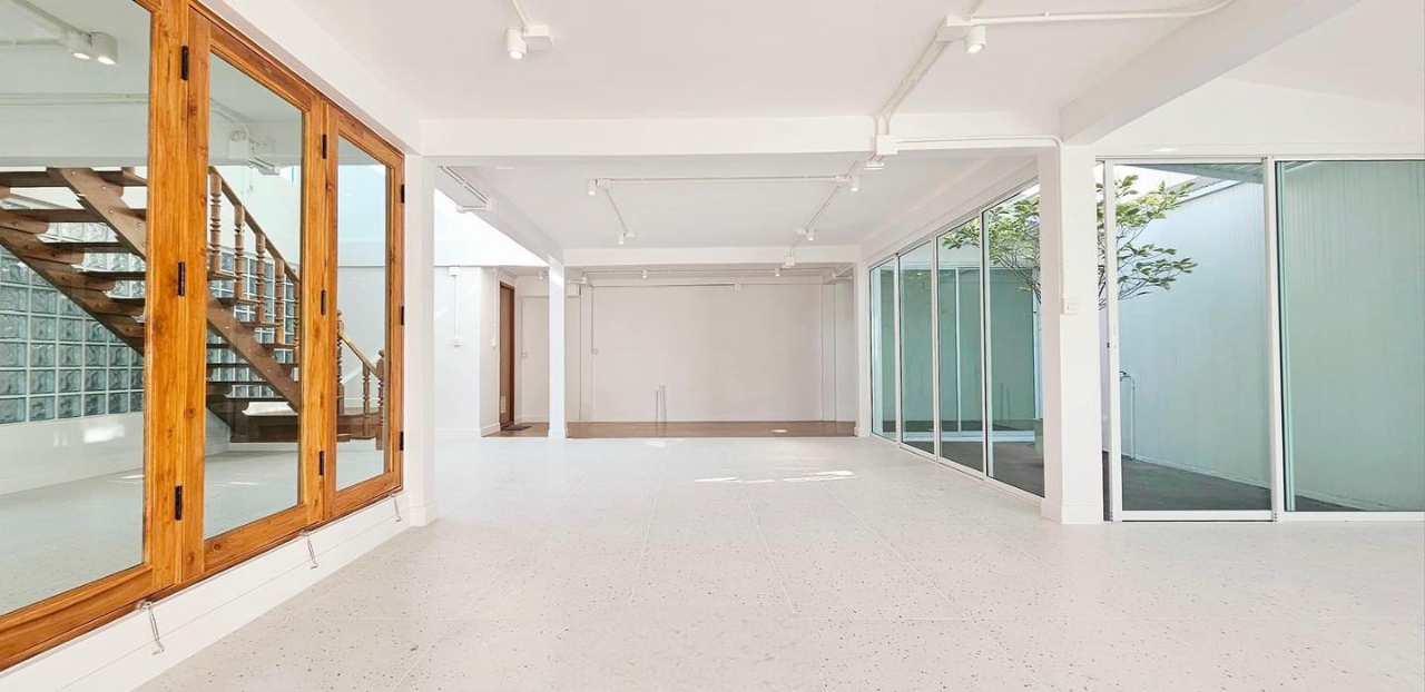 3 bedrooms Cafe / restaurant in Bangkok, Thailand No. 21621