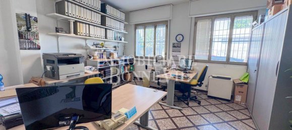 Склад с 3 комнатами в Кадораго, Италия № 305851 2