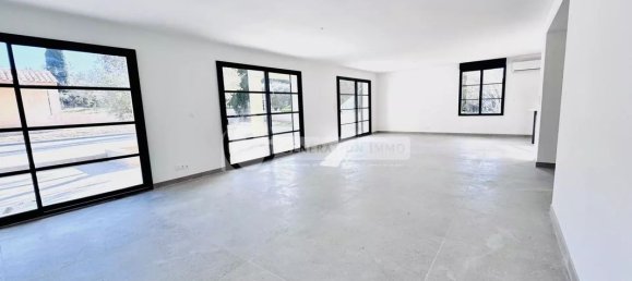 5 bedrooms House in Fontvieille, France No. 279605 6