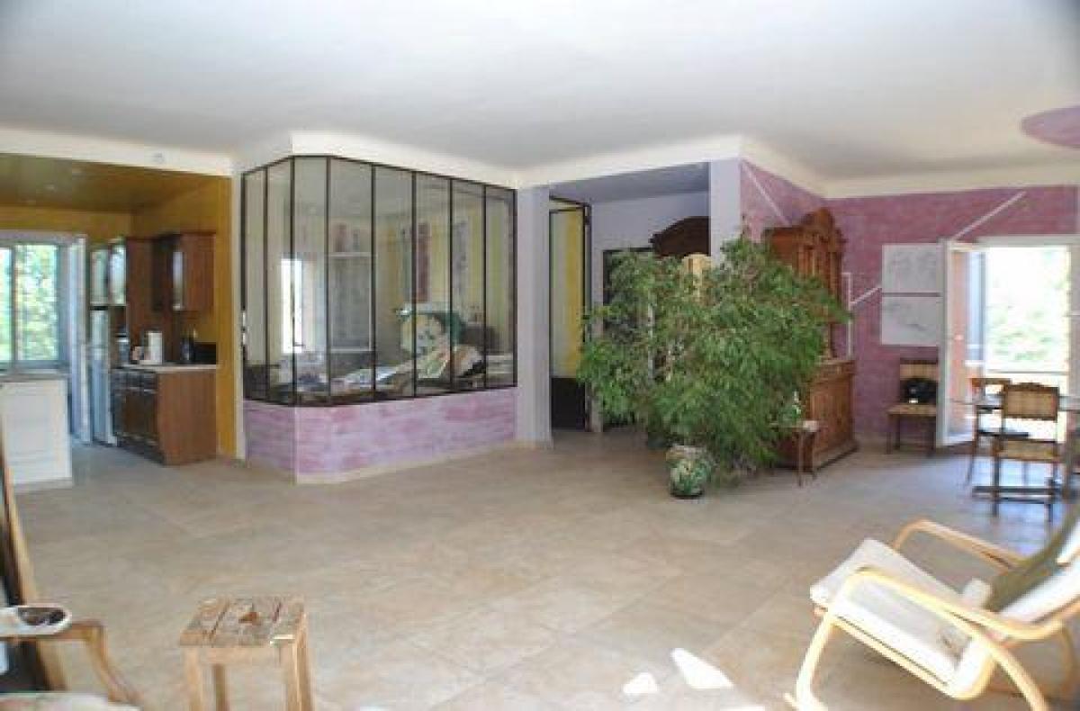 2 bedrooms Condo in Aix-en-Provence, France No. 12641