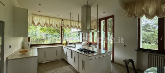 Villa de 5 dormitorios en Treviglio, Italy No. 377418 4