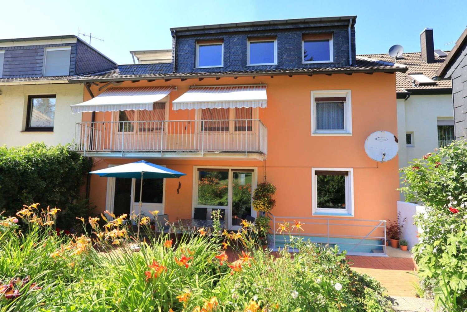 9 rooms Townhouse in Solingen, Germany No. 241354