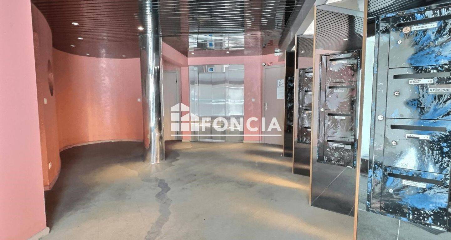 2 bedrooms Apartment in Saint-Etienne, France No. 329498