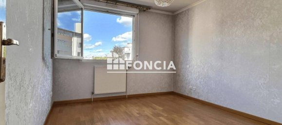 2 bedrooms Apartment in Saint-Etienne, France No. 329498 6