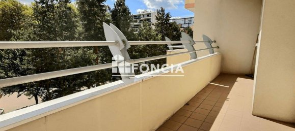 2 bedrooms Apartment in Saint-Etienne, France No. 329498 2