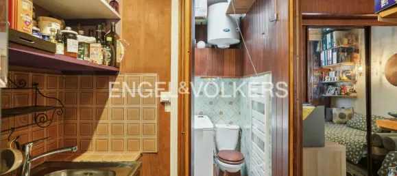 Studio in Paris, France No. 363206 4