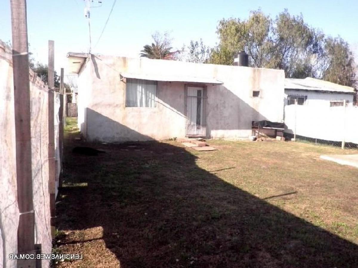 2 bedrooms House in Berazategui, Argentina No. 81229