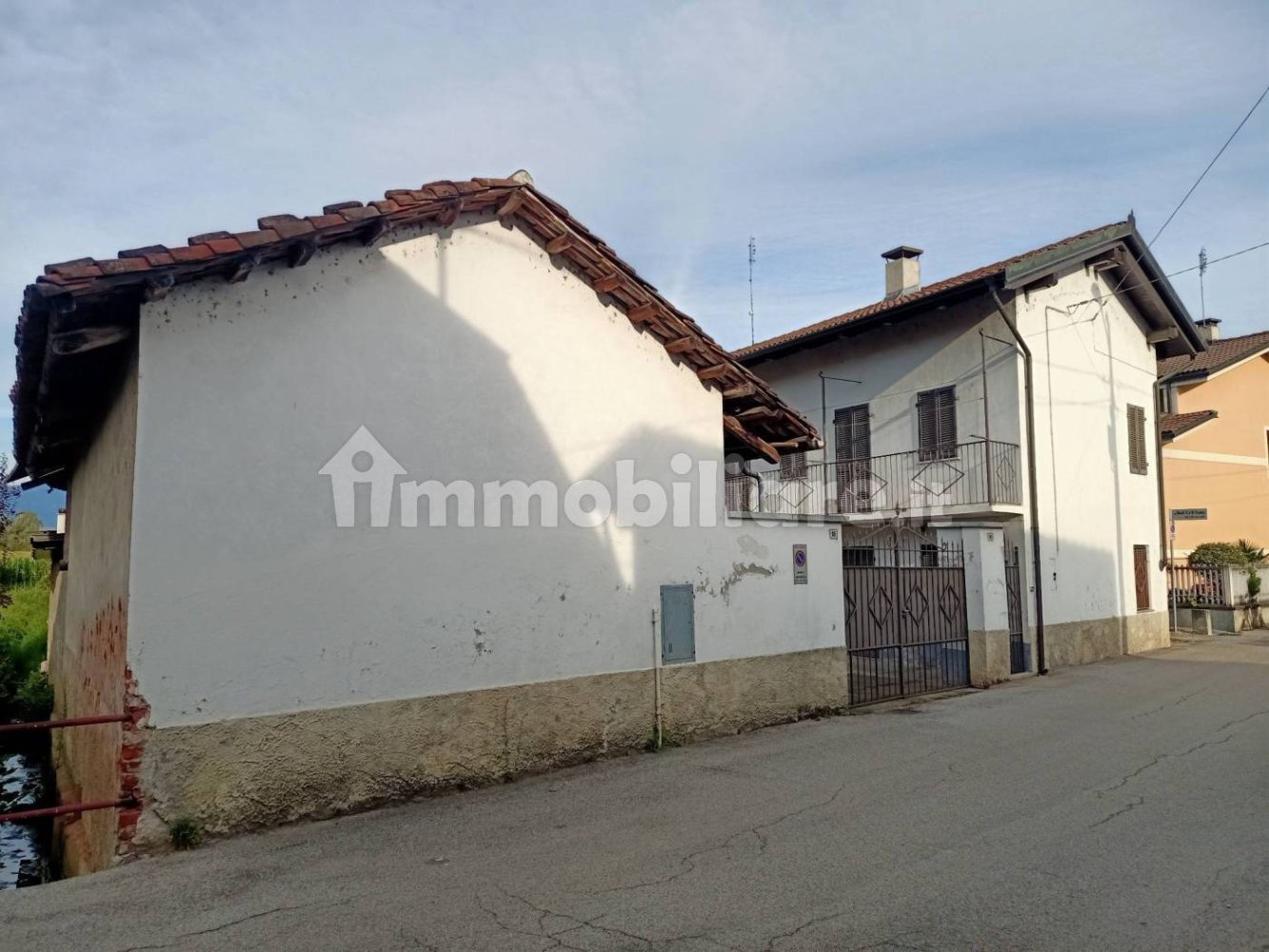 5 bedrooms House in Villafranca Piemonte, Italy No. 278035