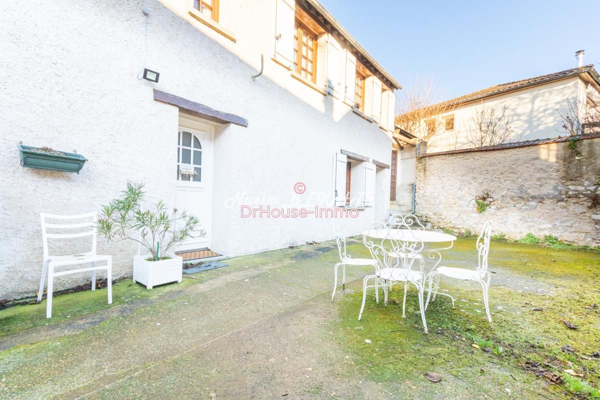 3 bedrooms House in Breuil-Bois-Robert, France No. 164665