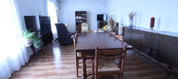 4 chambres Maison à Saint-Jean-de-la-Ruelle, France No. 53262 21