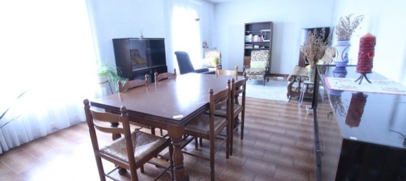 4 chambres Maison à Saint-Jean-de-la-Ruelle, France No. 53262 4