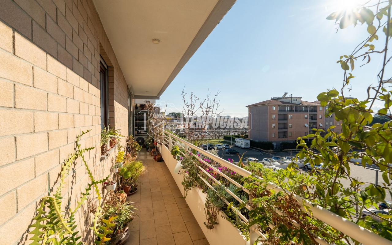 Квартира с 3 комнатами в Витербо, Италия № 40362