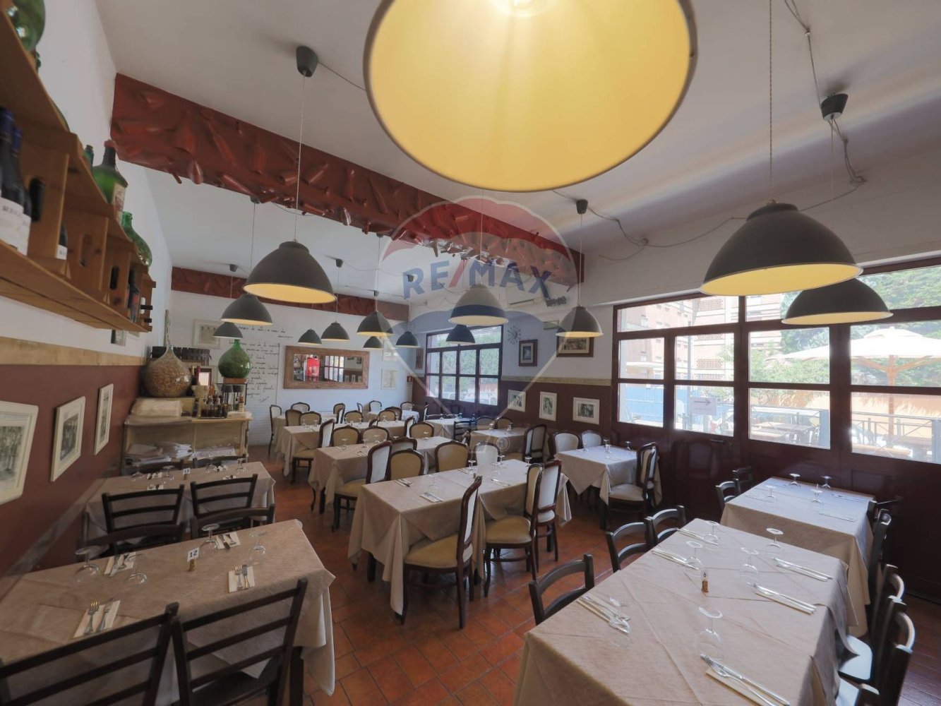 Коммерческая недвижимость с 6 комнатами в Рим, Италия № 266439