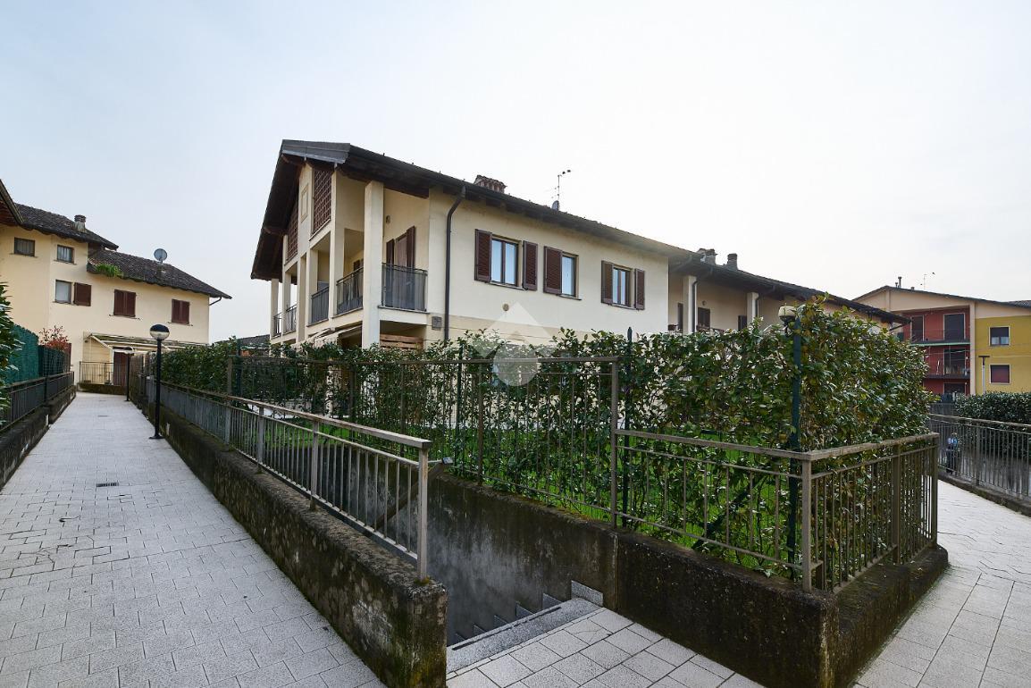 4 rooms Apartment in Spino d'Adda, Italy No. 15276