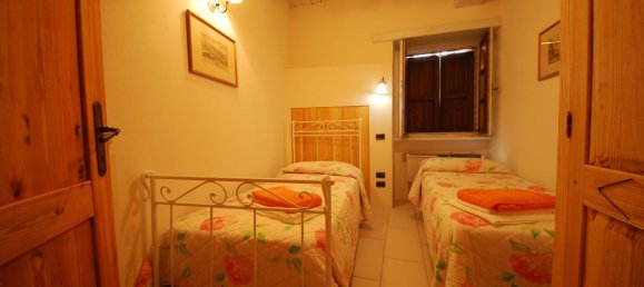 400m² Building in Spoleto, Italy No. 67962 24