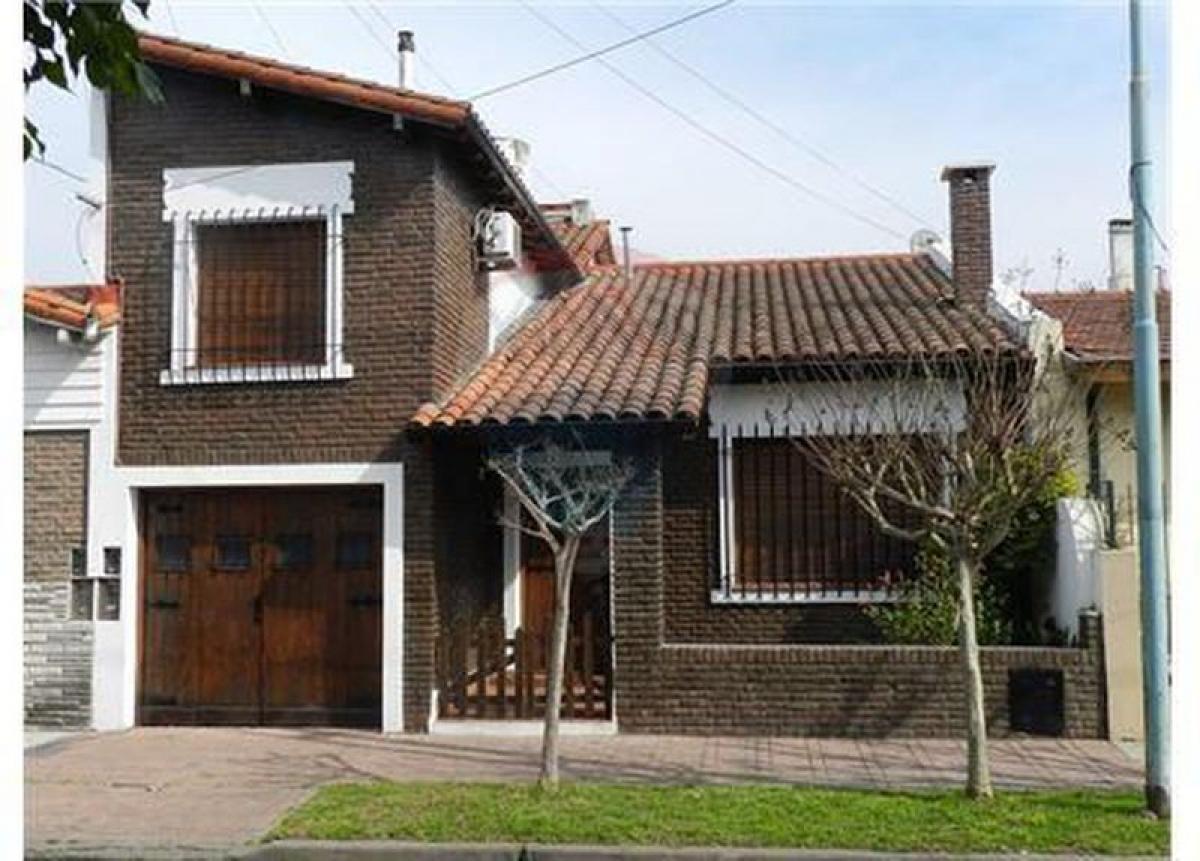 4 bedrooms House in Moron, Argentina No. 62500