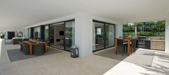 5 bedrooms Villa in Marbella, Spain No. 583 9