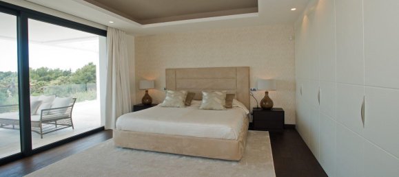 5 bedrooms Villa in Marbella, Spain No. 583 6