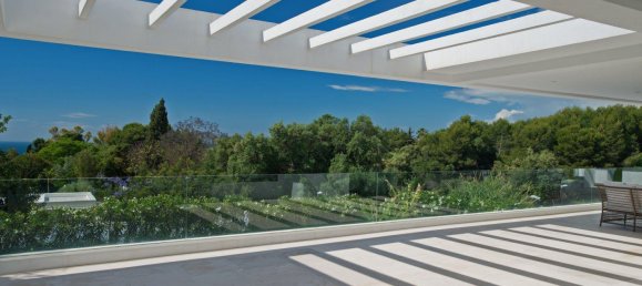 5 bedrooms Villa in Marbella, Spain No. 583 2