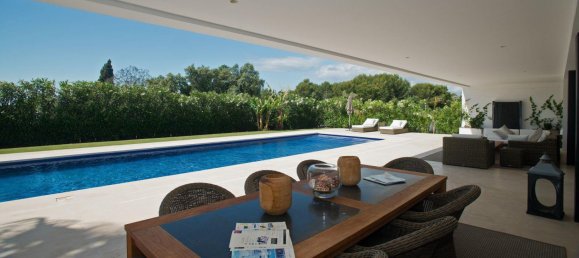 5 bedrooms Villa in Marbella, Spain No. 583 10