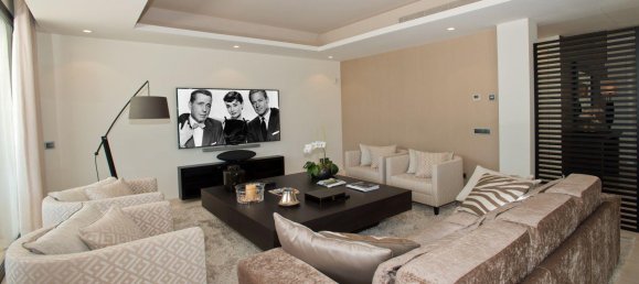 5 bedrooms Villa in Marbella, Spain No. 583 4