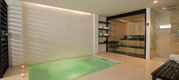 5 bedrooms Villa in Marbella, Spain No. 583 8