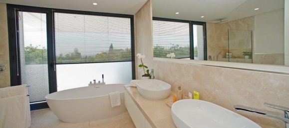 5 bedrooms Villa in Marbella, Spain No. 583 7