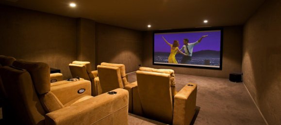 5 bedrooms Villa in Marbella, Spain No. 583 11