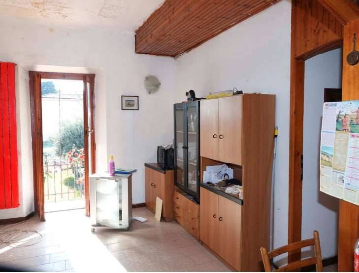Apartamento de 2 dormitorios en Carnago, Italy No. 99361