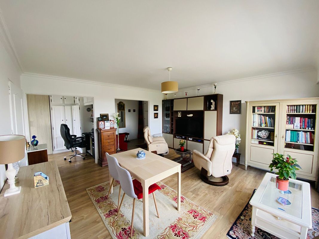 2 bedrooms Apartment in Nogent-sur-Marne, France No. 182775