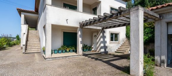 5 bedrooms House in Vilarinho das Cambas, Portugal No. 181299 7