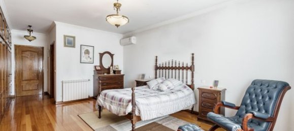 5 bedrooms House in Vilarinho das Cambas, Portugal No. 181299 4