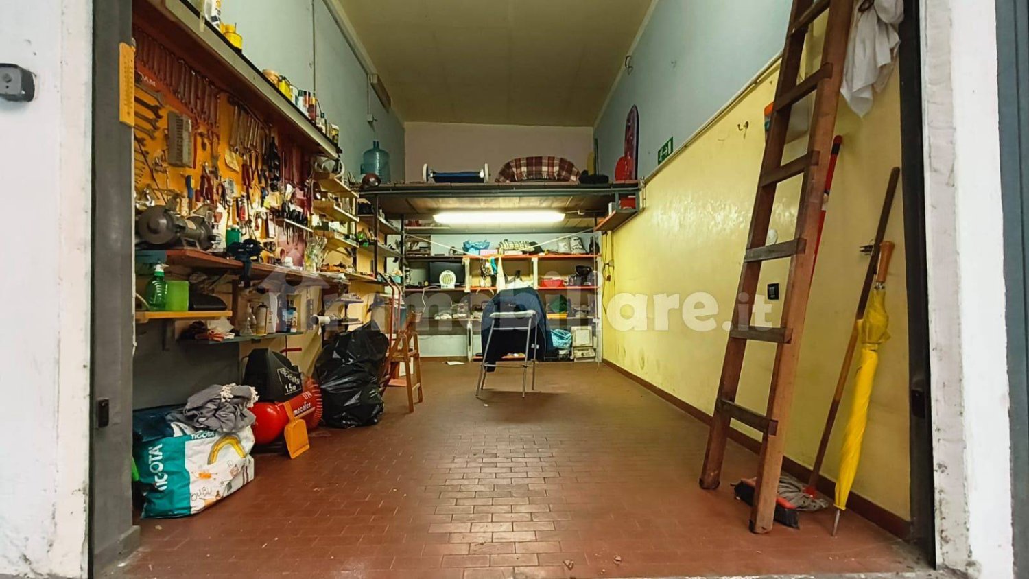 Garage in Genoa, Italy 17m², Nr. 304050