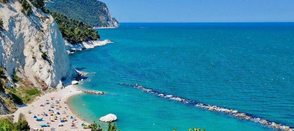 Apartamento de 2 habitaciónes en Numana, Italy No. 300318 19